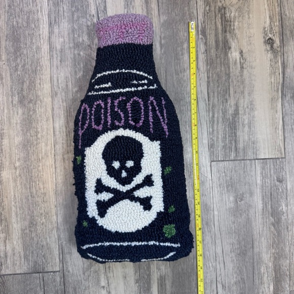 Peking Handicraft Hooked Halloween Decor Poison Bottle Pillow 9x18 - Picture 10 of 12
